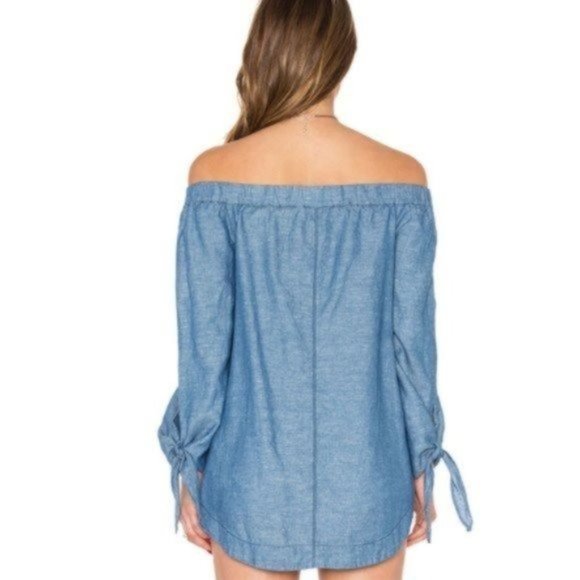 Free People Off Shoulder Chambray Oversized Top Boho Slouchy Lightweight Size XS - Picture 2 of 8